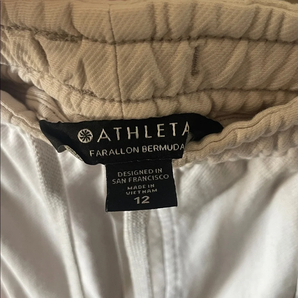 Athleta Men’s Birch Grey Farallon 9” Bermuda Shorts UPF50+ w/ Pockets - Size 12 - Picture 3 of 8